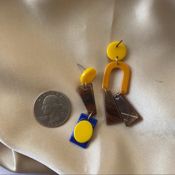 💕LAST ONE Colors Acrylic Geometric Earring - Picture 3 of 6